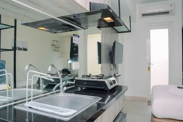 Best and Stylish Studio Unit Springlake Summarecon Apartment - Mutfak