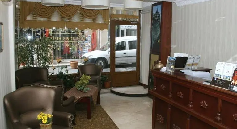 Best Town Hotel - Lobi