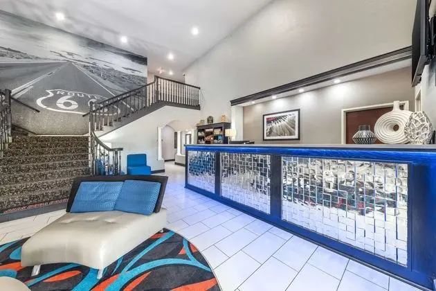 Best Western Atoka Inn & Suites - Lobi