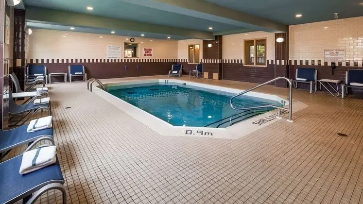 Best Western Barrie - Havuz