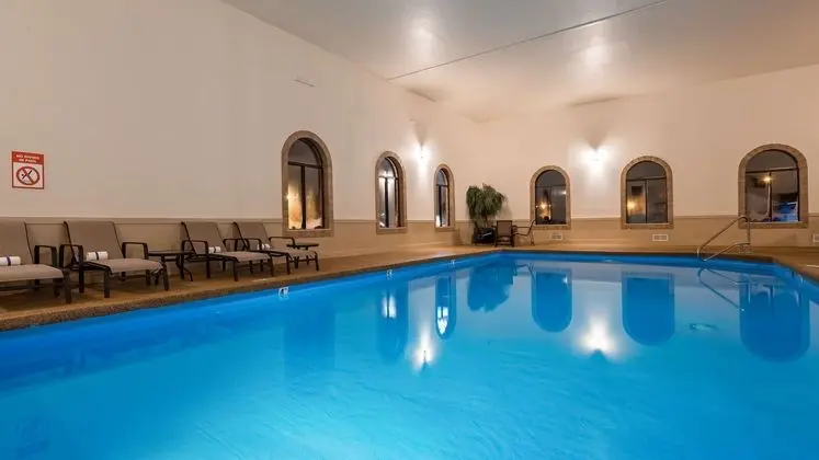 Best Western Buffalo Ridge Inn - Havuz