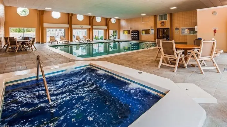 Best Western Cape Cod Hotel - Havuz