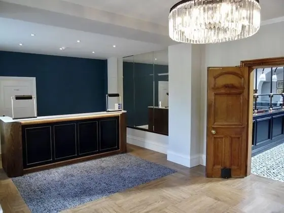 Best Western Chilworth Manor Hotel - Lobi
