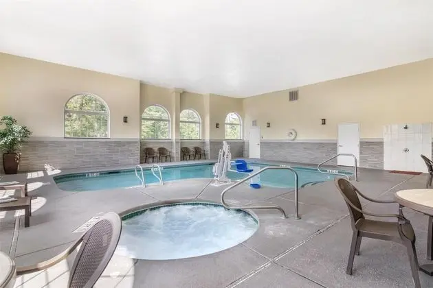Best Western Concord Inn & Suites - Havuz