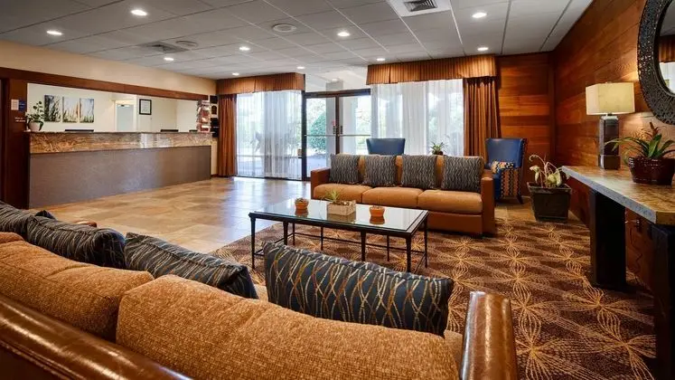 Best Western Crossroads Inn - Lobi