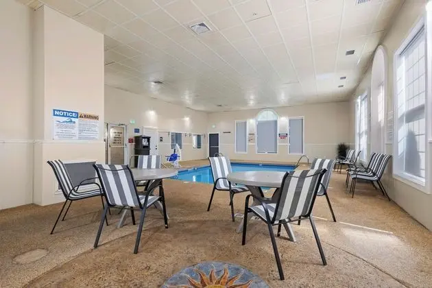 Best Western Crown Inn & Suites - Havuz