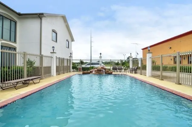 Best Western Dayton Inn & Suites - Havuz