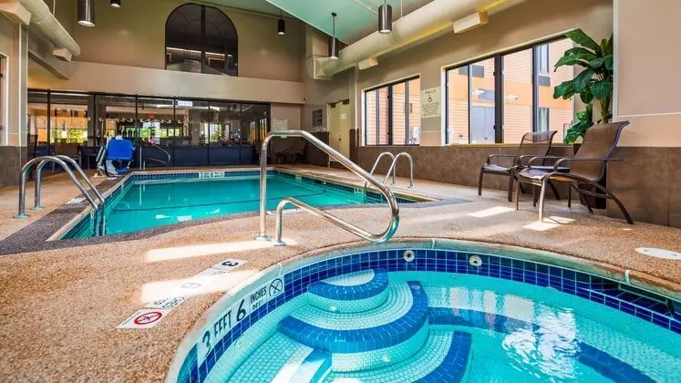 Best Western Dunkirk & Fredonia Inn - Havuz