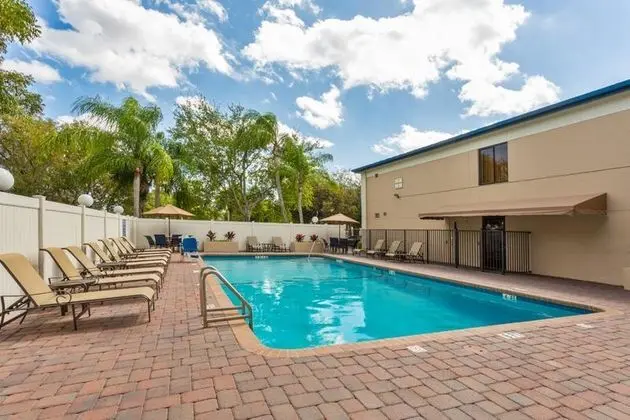 Best Western Fort Lauderdale Airport-Cruise Port - Havuz