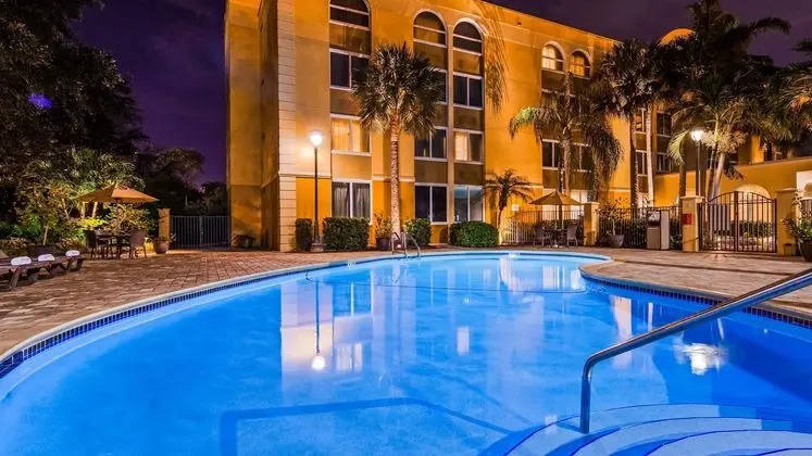 Best Western Fort Lauderdale I-95 - Havuz