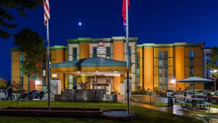 Best Western Galleria Inn & Suites - Dış Mekan