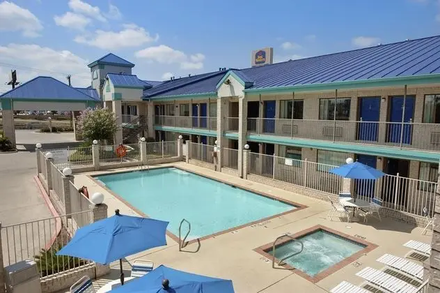 Best Western Garden Inn - Havuz