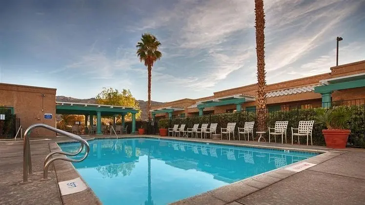 Best Western Gardens Hotel at Joshua Tree National - Havuz