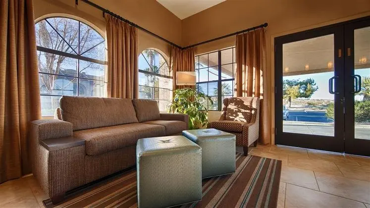 Best Western Gardens Hotel at Joshua Tree National - Lobi