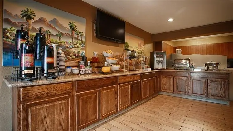 Best Western Gardens Hotel at Joshua Tree National - Yeme / İçme