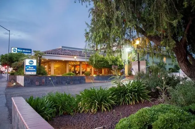 Best Western Village Inn - Dış Mekan