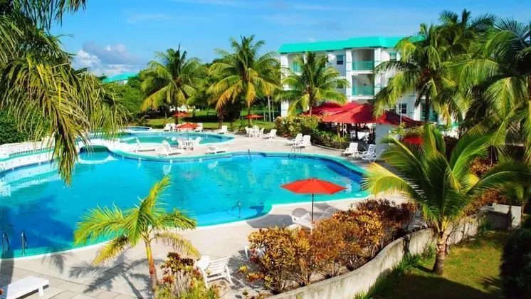 Best Western Grand Baymen Gardens - Havuz