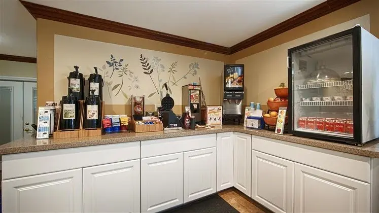 Best Western Harbour Inn & Suites