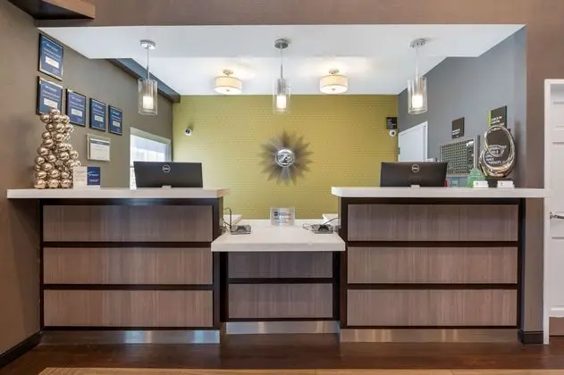Best Western Hilliard Inn & Suites - Lobi