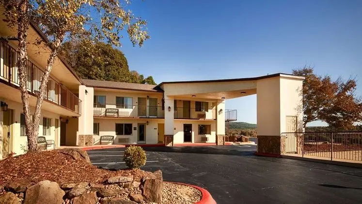 Best Western Hillside Inn