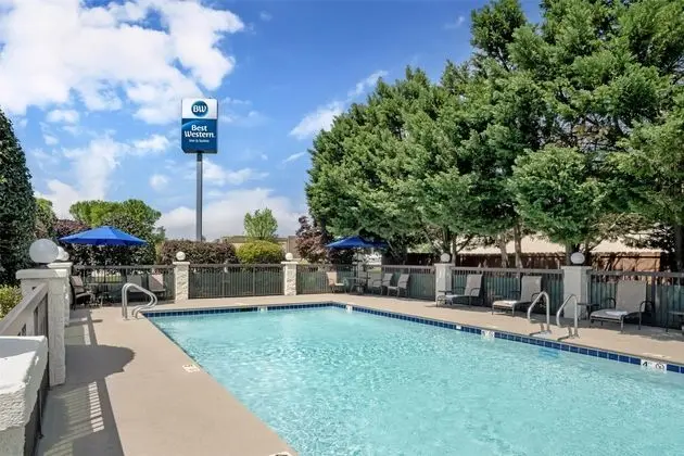 Best Western Inn & Suites - Monroe - Havuz