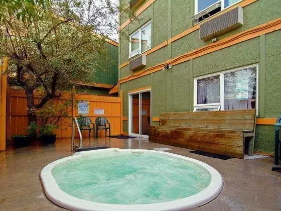 Best Western Invermere Inn - Genel