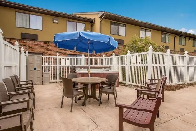 Best Western Kendallville Inn - Havuz
