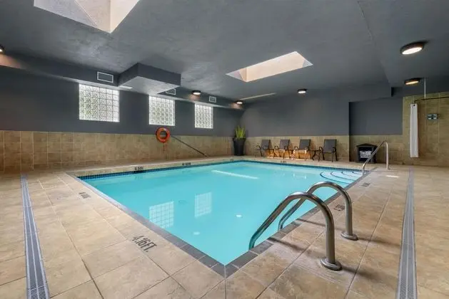 Best Western King George Inn & Suites - Havuz