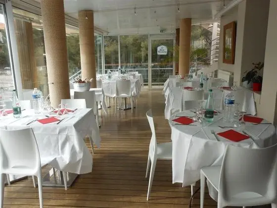 Best Western Hotel La Rade - Yeme / İçme