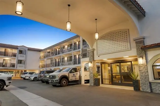 Best Western Los Alamitos Inn & Suites - Dış Mekan