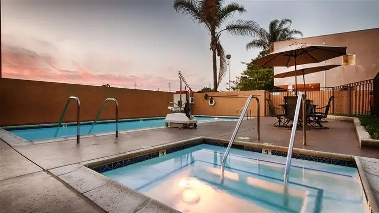 Best Western Los Alamitos Inn & Suites - Havuz