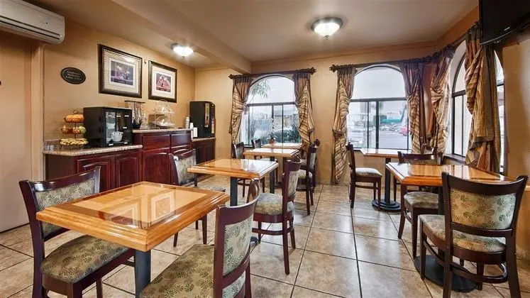 Best Western Los Alamitos Inn & Suites - Yeme / İçme