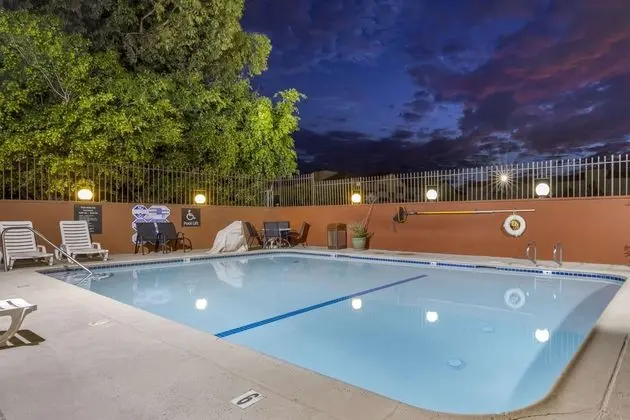 Best Western Los Angeles Worldport Hotel - Havuz