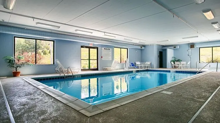 Best Western Louisa - Havuz