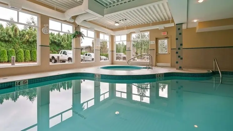 Best Western Maple Ridge Hotel - Havuz