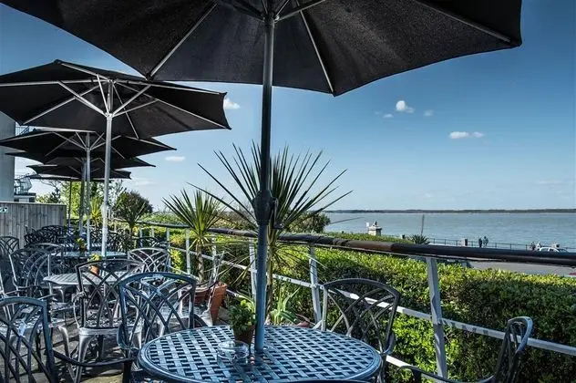 Best Western New Holmwood Hotel