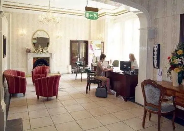 BEST WESTERN Oaklands Hall Hotel