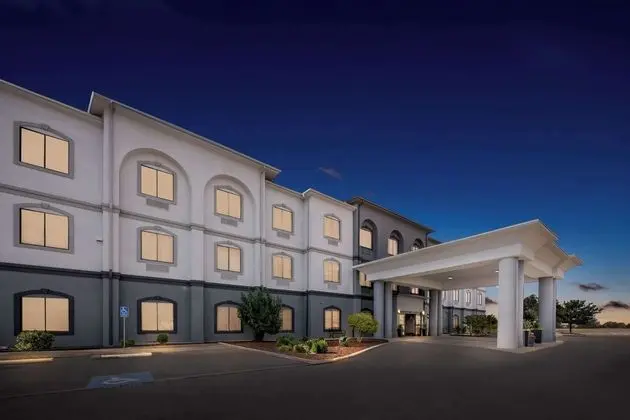 Best Western Palace Inn & Suites - Dış Mekan