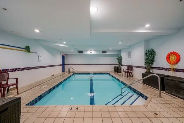 Best Western Peace Arch Inn - Havuz