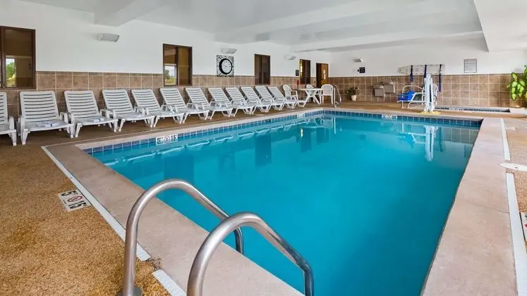 Best Western Penn-Ohio Inn & Suites - Havuz