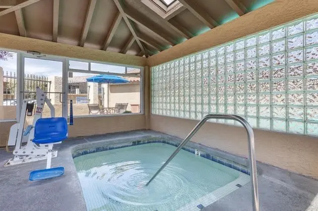 Best Western Plus A Wayfarer'S Inn And Suites - Havuz