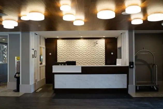 Best Western Plus Airdrie Gateway - Lobi