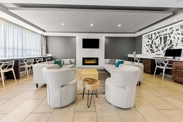 Best Western Plus Airdrie Gateway - Lobi