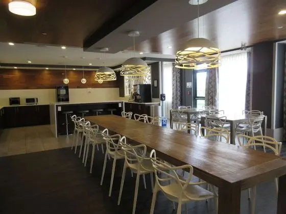 Best Western Plus Airdrie Gateway - Yerinde Yemek