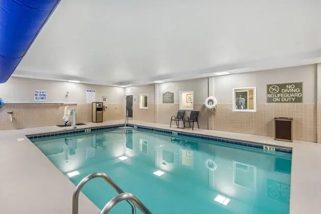Best Western Plus Airport Inn & Suites - Havuz