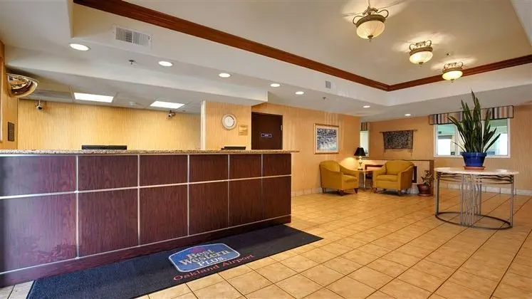 Best Western Plus Airport Inn & Suites - Lobi