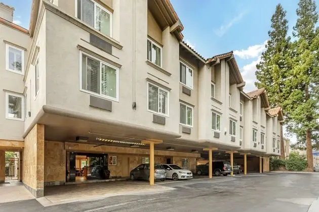 Best Western Plus Airport Plaza - Dış Mekan