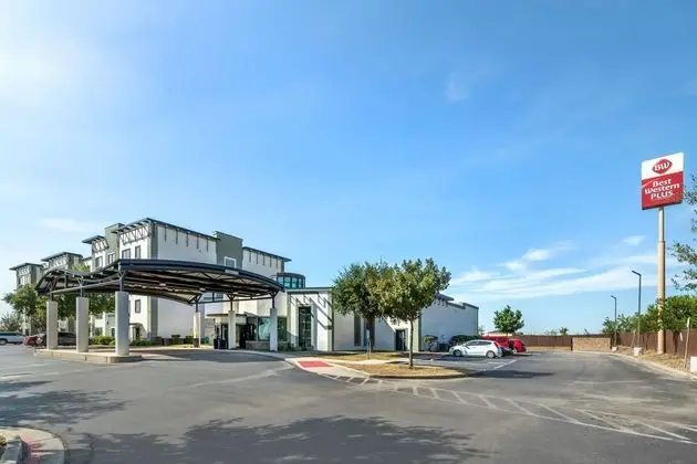 Best Western Plus Atrea Hotel & Suites - Dış Mekan