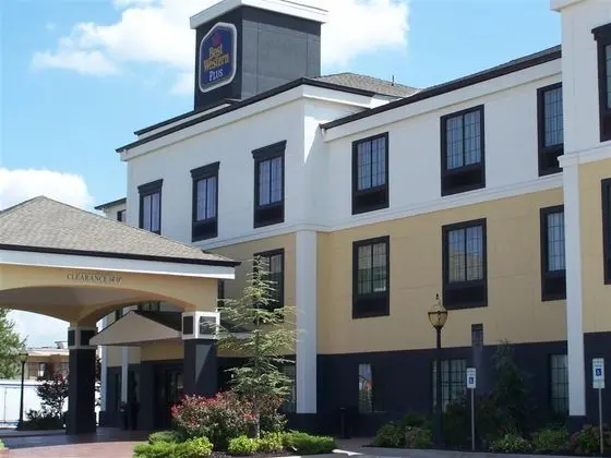 Best Western Plus Barsana Hotel & Suites