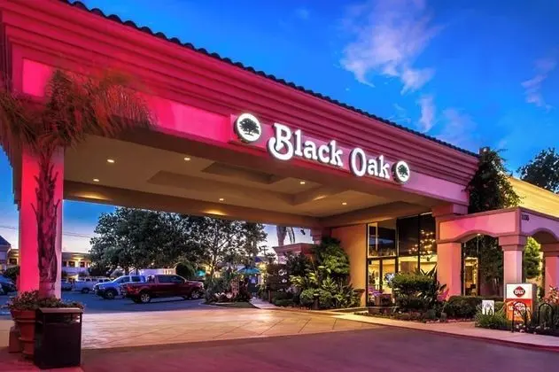 Best Western Plus Black Oak - Dış Mekan